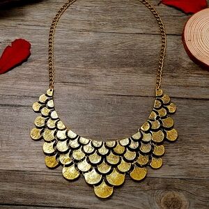 💖 Emery Rose Leaf Shaped Metal Decor Necklace